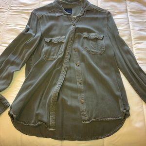 American Eagle button up